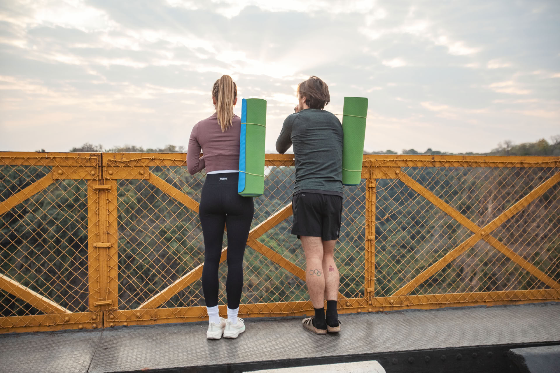 Yoga en el puente