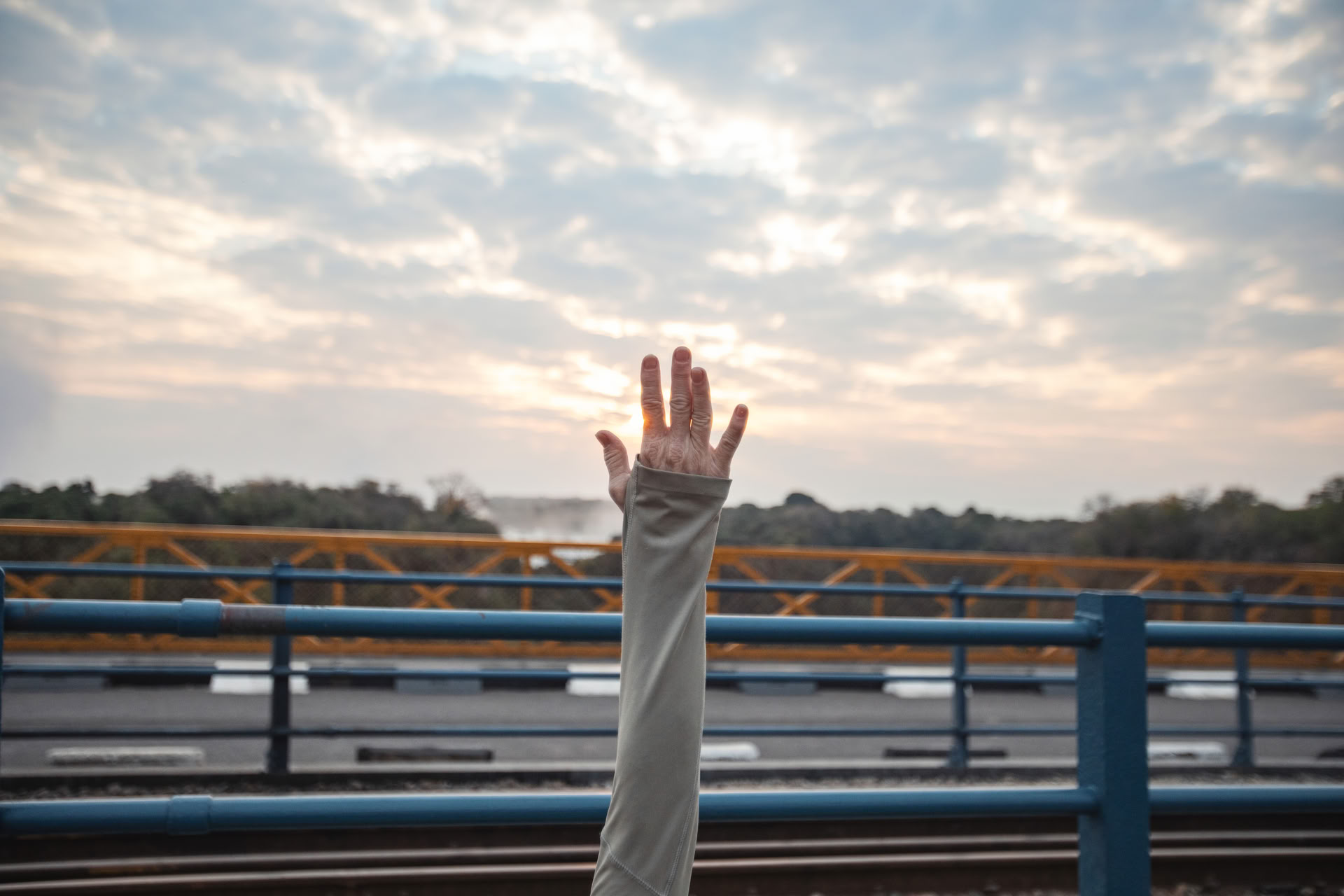 Yoga en el puente