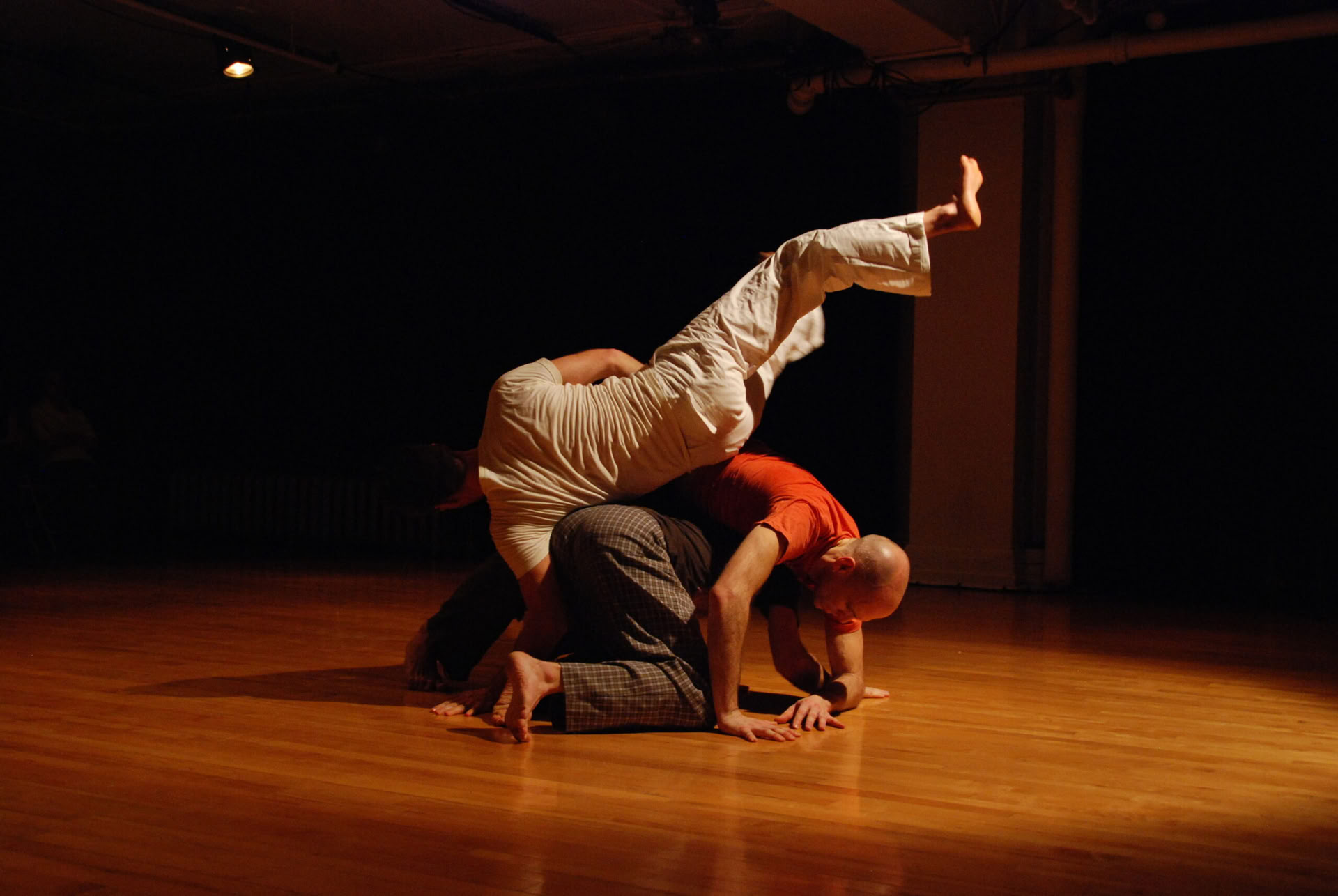 Taller de Conciencia Composicional en Improvisación de Contacto con Andrew Harwood