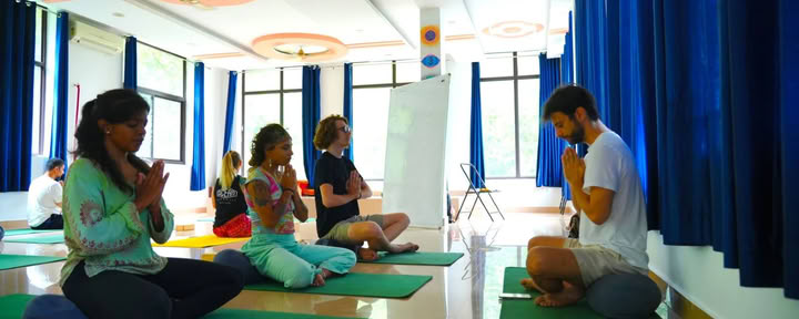 Formación de Profesores de Yoga Prenatal y Postnatal en Rishikesh, India