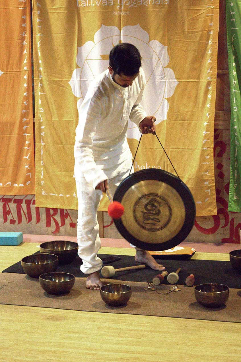 Formación de profesores de yoga de sanación con sonido en Rishikesh