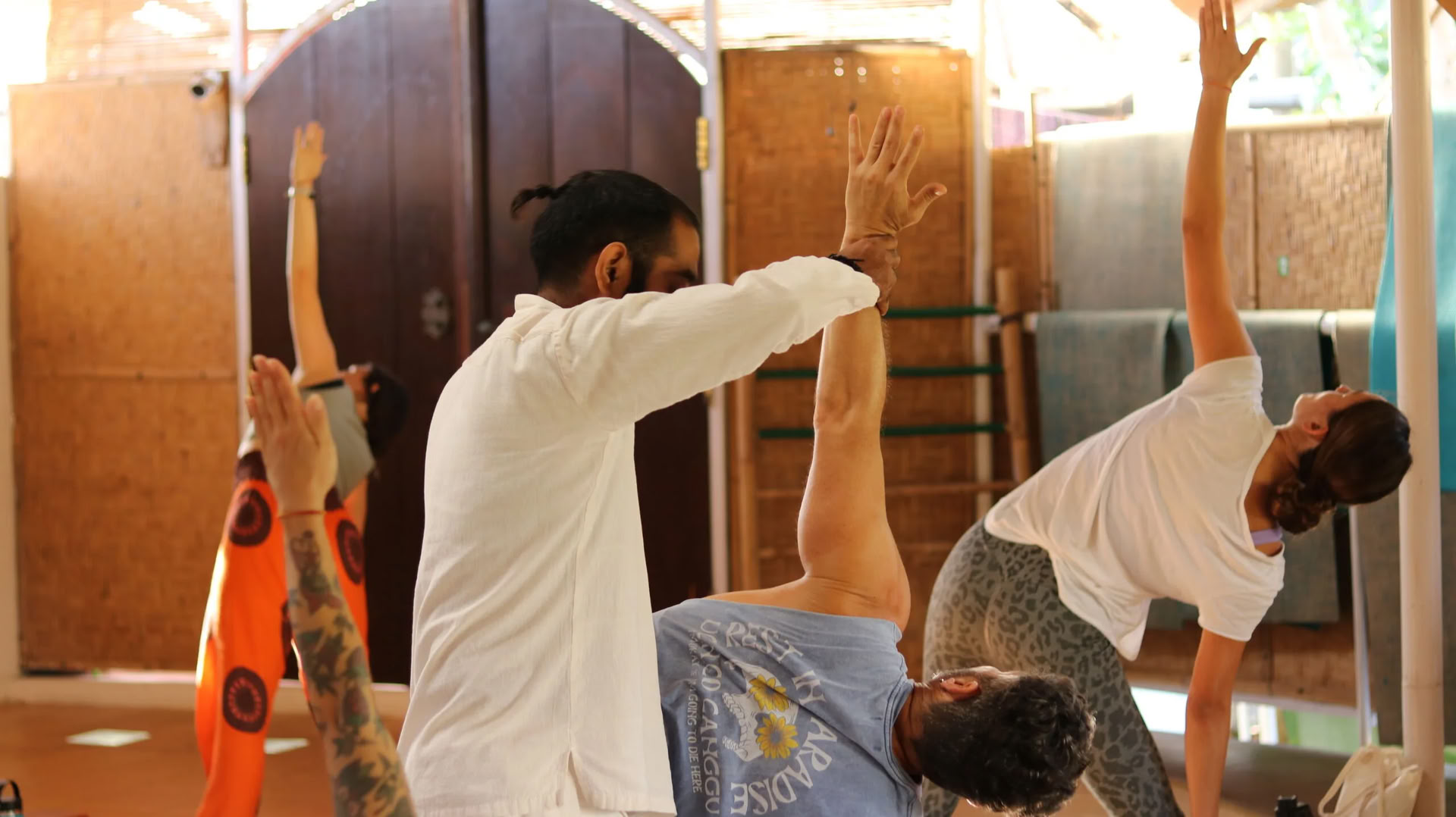 200 horas Formación de Profesores de Yoga Vancouver Canadá
