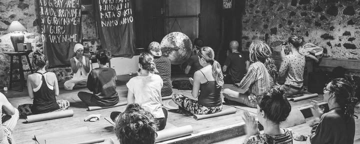 EXPLORANDO LA MENTE Y LA MEDITACIÓN - Taller de Kundalini Yoga