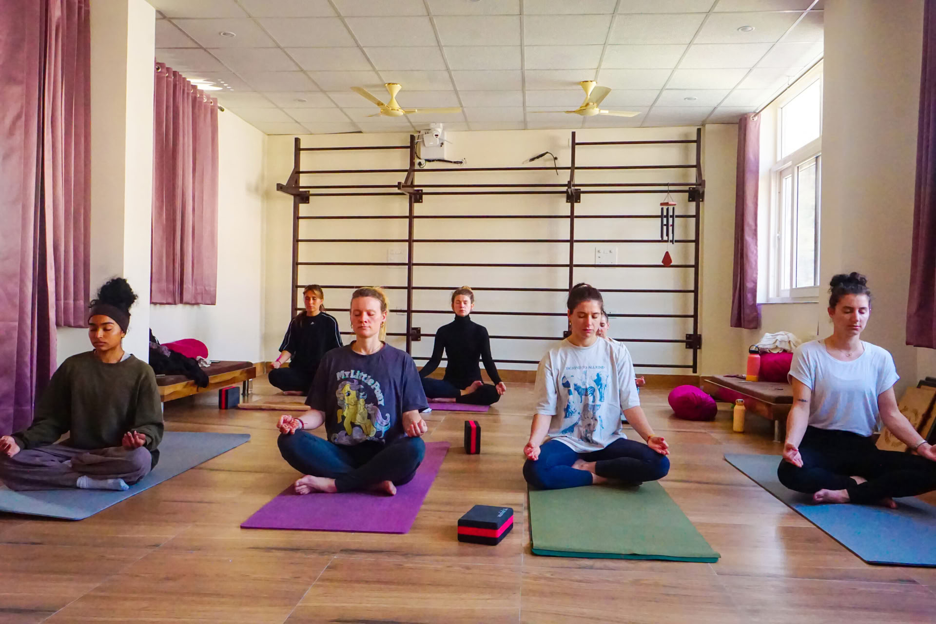 Curso certificado de formación de profesores de yoga de 200 horas en Rishikesh