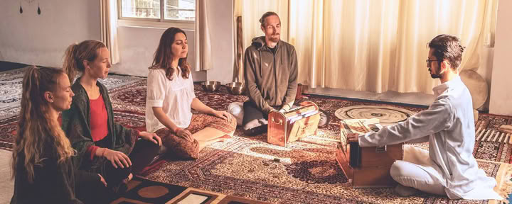 Curso de canto de kirtan y mantras