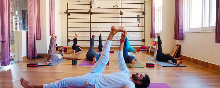 Paquete de retiro de yoga de 4 días en Rishikesh