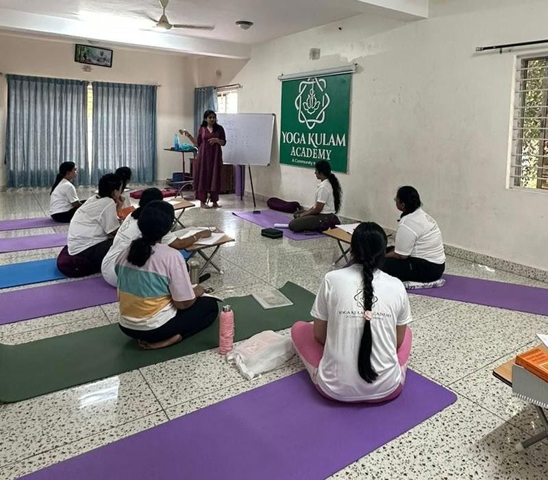 Curso de formación de profesores de yoga prenatal y posnatal de 85 horas en Bengaluru