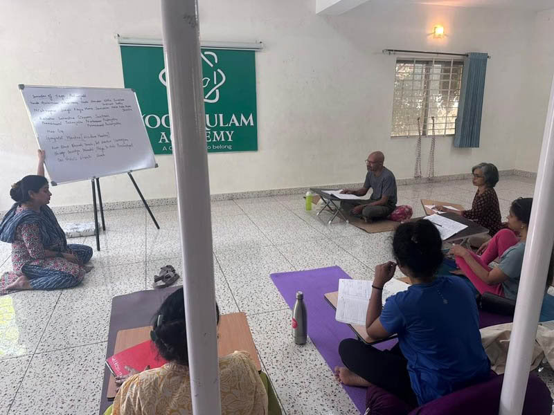 Curso de formación de profesores de yoga de 200 horas entre semana en Bengaluru