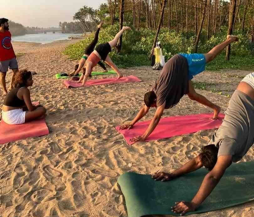 Curso de formación de profesores de yoga de 100 horas en Kerala