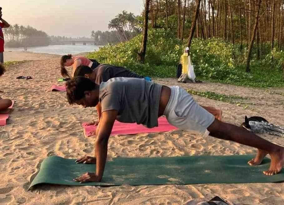 Curso de formación de profesores de yoga de 100 horas en Kerala