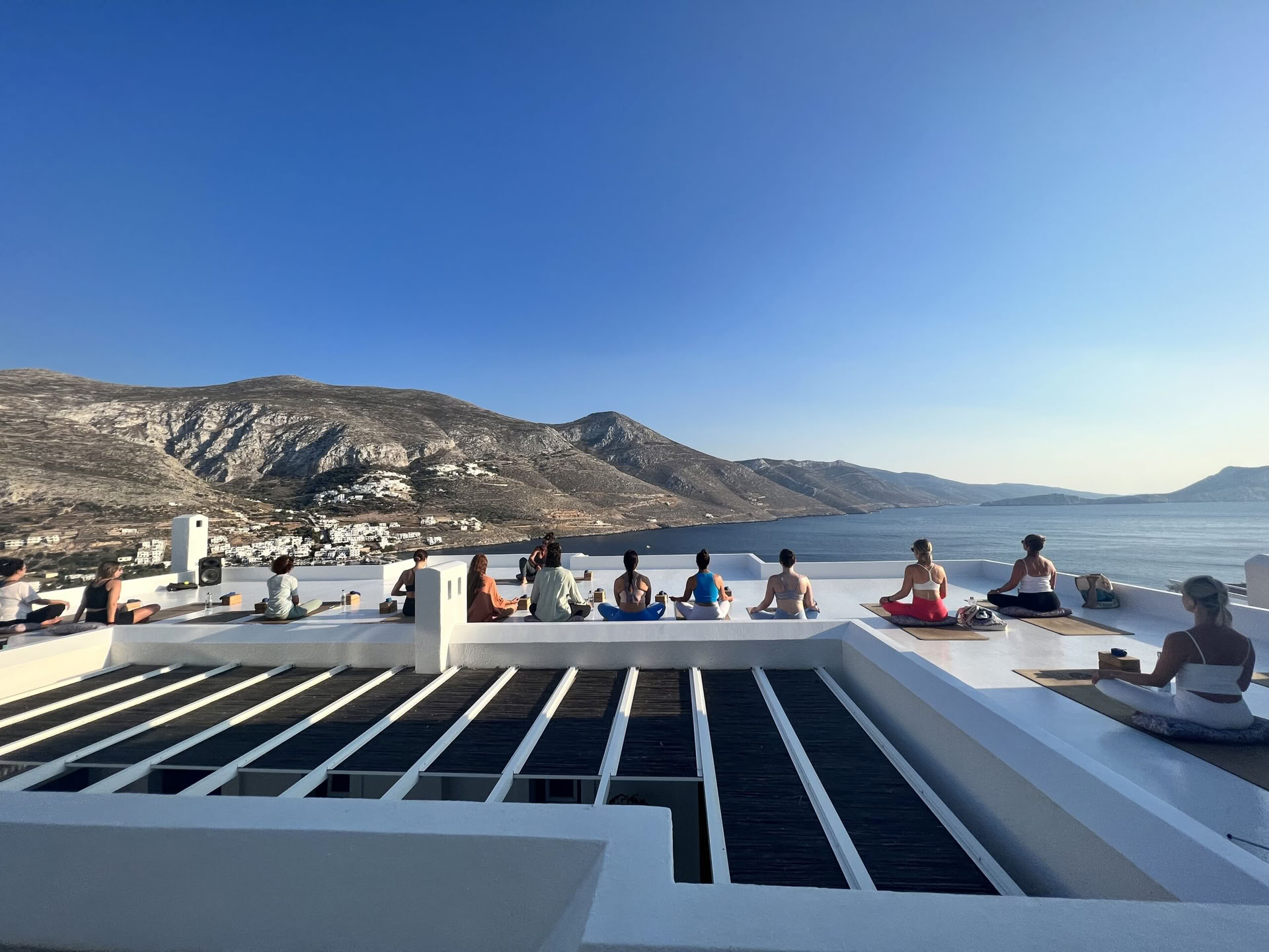 The Art of Receiving: Luna Llena de Acuario en Amorgos