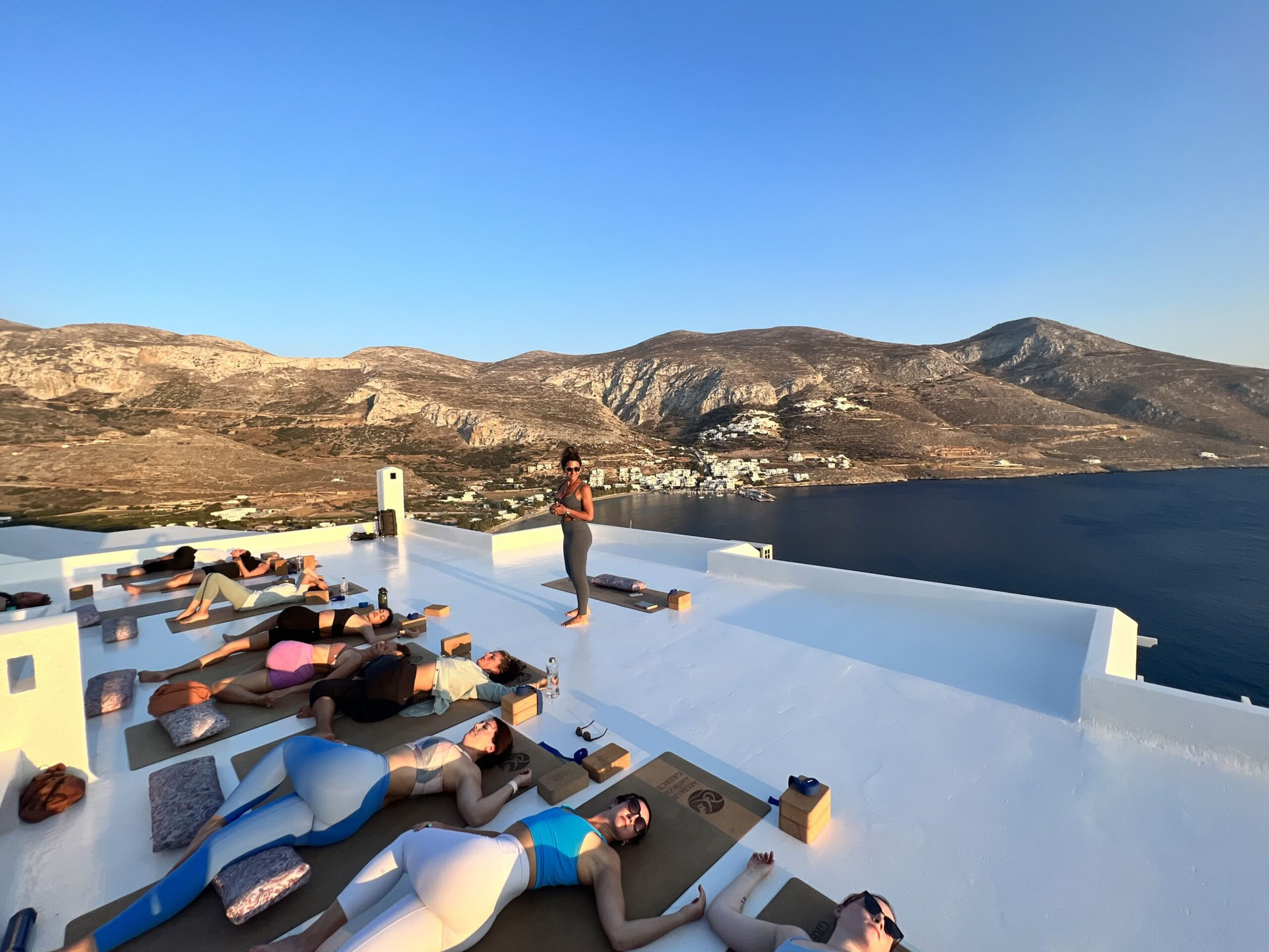 The Art of Receiving: Luna Llena de Acuario en Amorgos