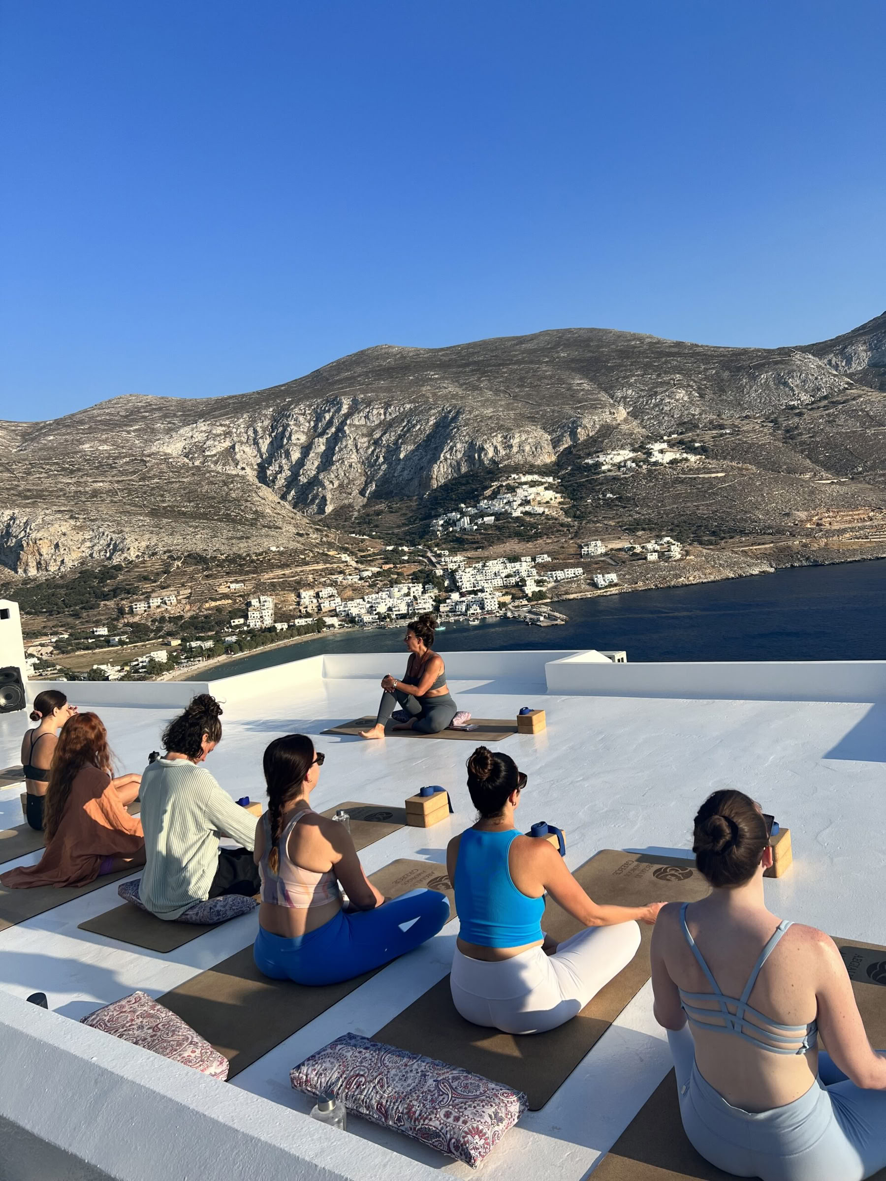 The Art of Receiving: Luna Llena de Acuario en Amorgos
