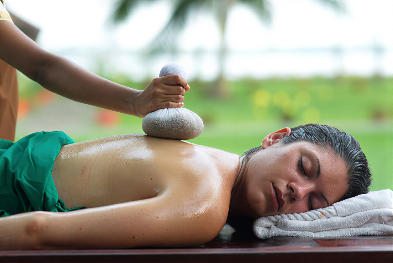 Programa de bienestar ayurvédico de 7 noches en Niraamaya Retreats Surya Samudra, Kovalam