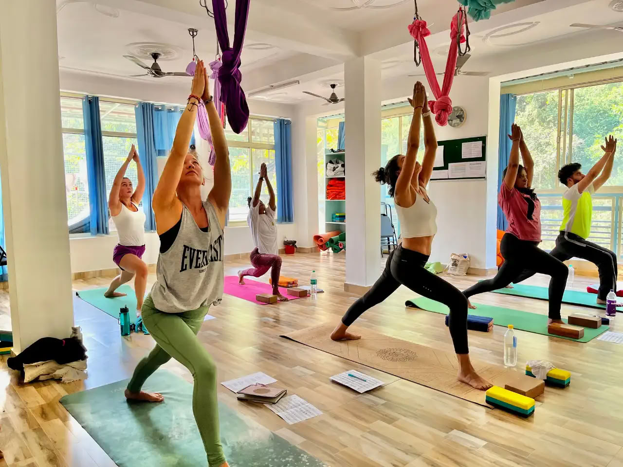 10 Días de Formación de Profesores de Yoga Aéreo en Rishikesh