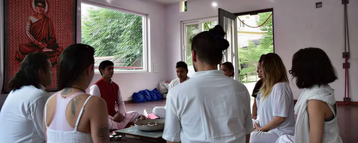 Formación de Profesores de Meditación de 100 horas en Rishikesh – 2.º al 14 de enero de 2027