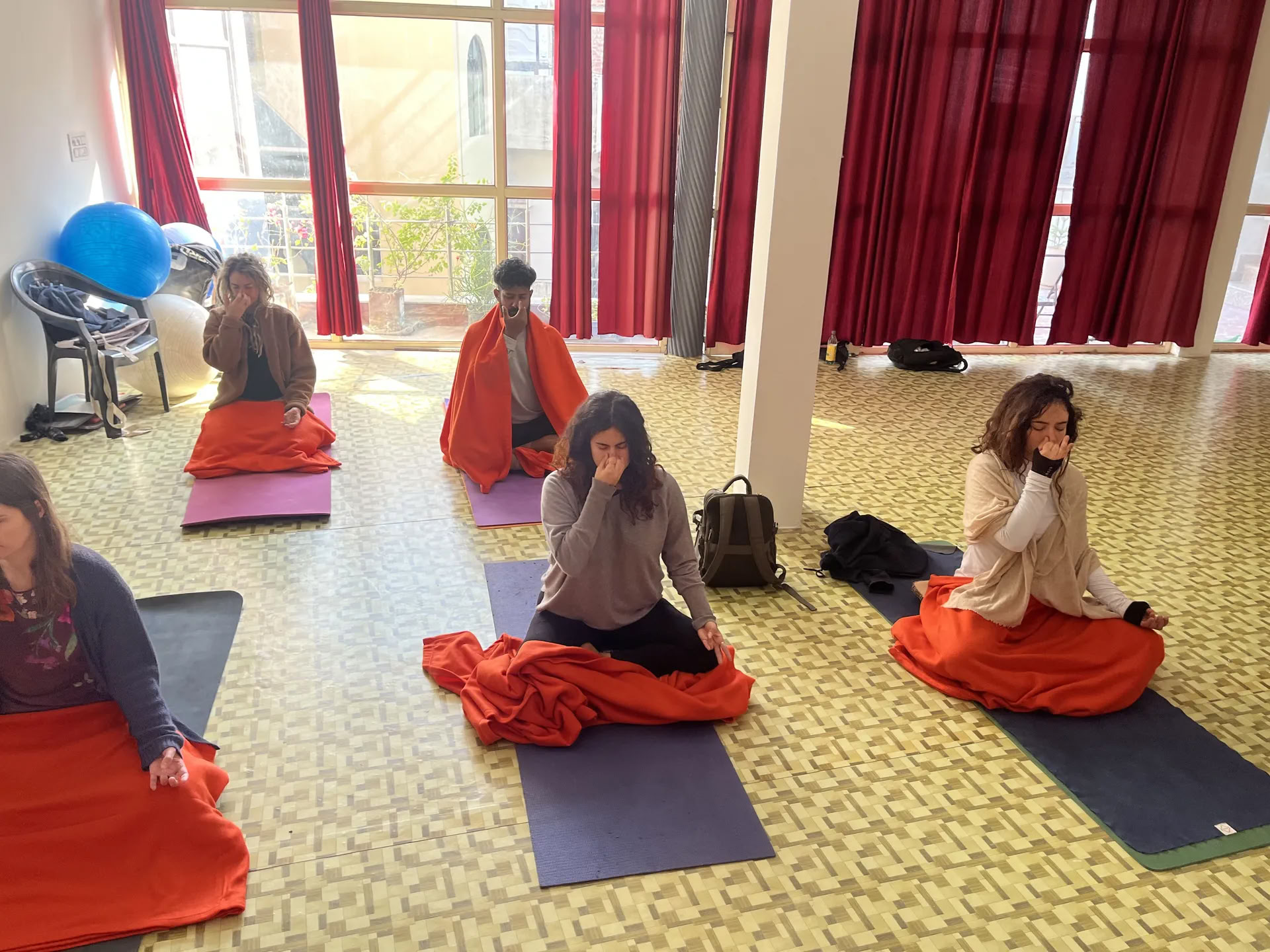 Formación de profesores de yoga de 300 horas