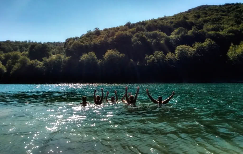 Retiro de yoga relajante en España: bienestar y calma en la montaña