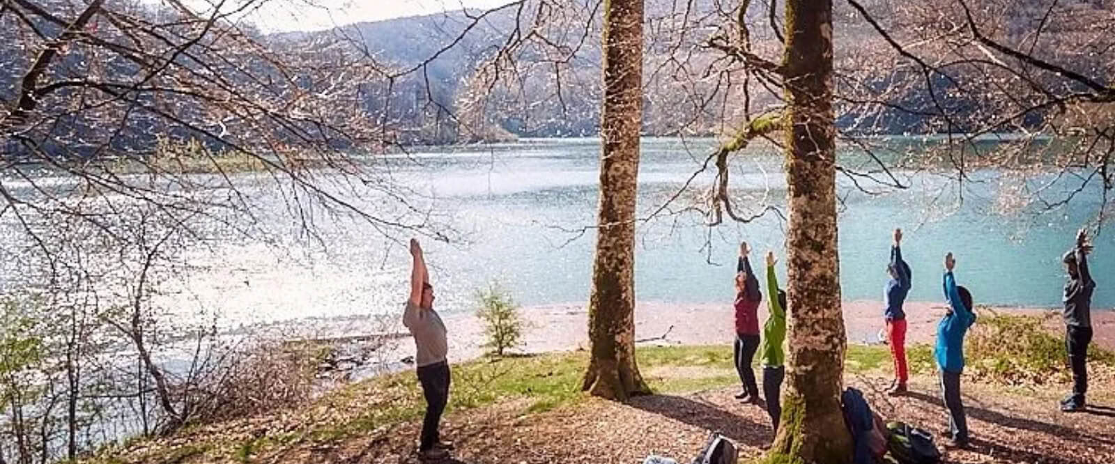 Vacaciones de yoga y meditación de verano en España: sol, montañas y quietud