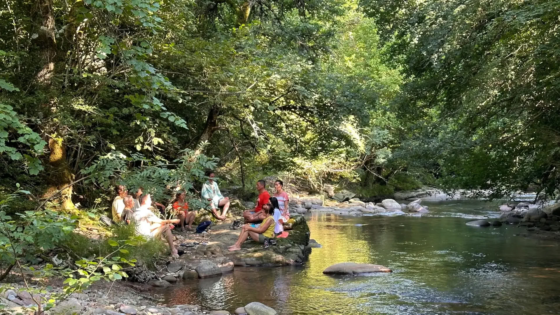 Retiro de silencio de verano: yoga y psicología en los Pirineos