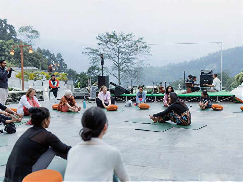 Tour de yoga al amanecer
