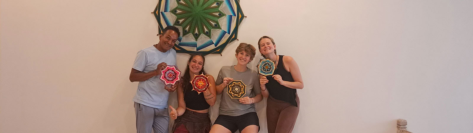 Taller de tejido de mandalas