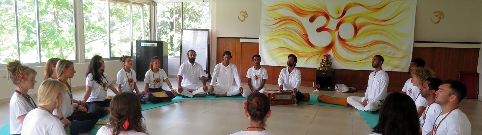 Formación de profesores de yoga de 200 horas