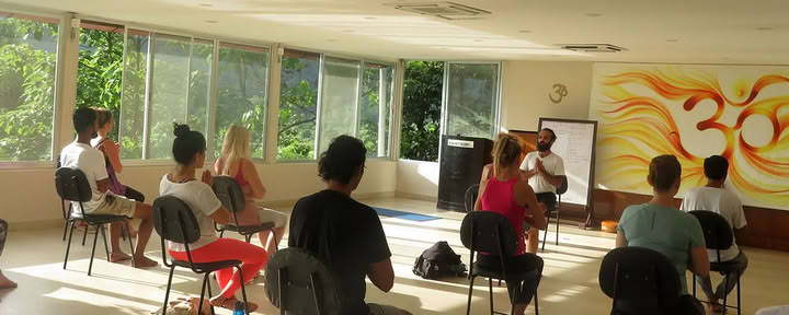 Formación de profesores de yoga de 200 horas