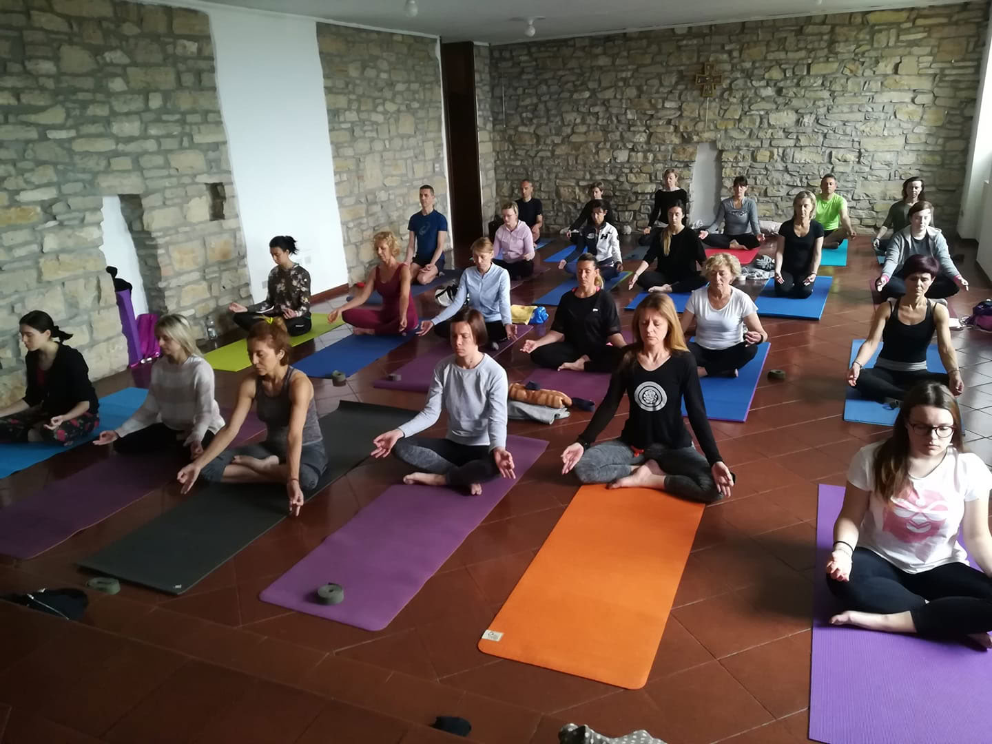 Yoga y los 7 chakras: conocimiento e integración en la práctica
