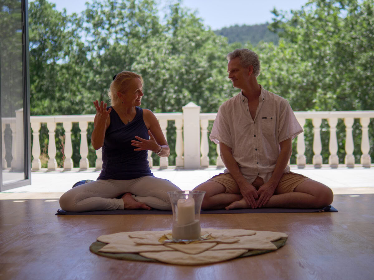 Retiro de yoga y curso de sanación energética parte 3 con Pieter Hiemstra y Elleke van Kraalingen