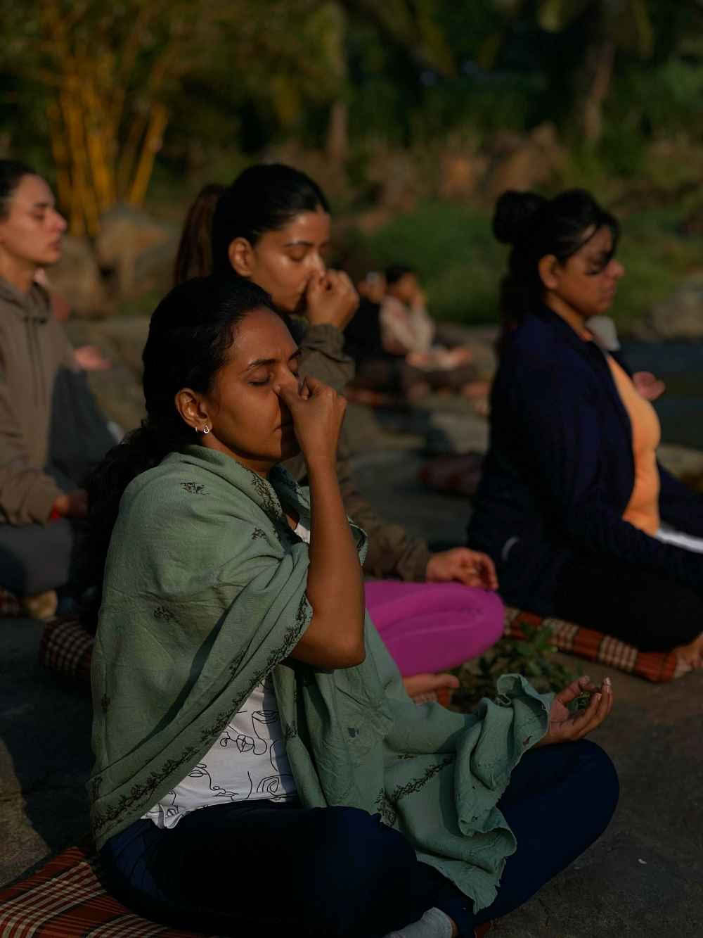 Formación residencial de profesor de pranayama de 100 horas