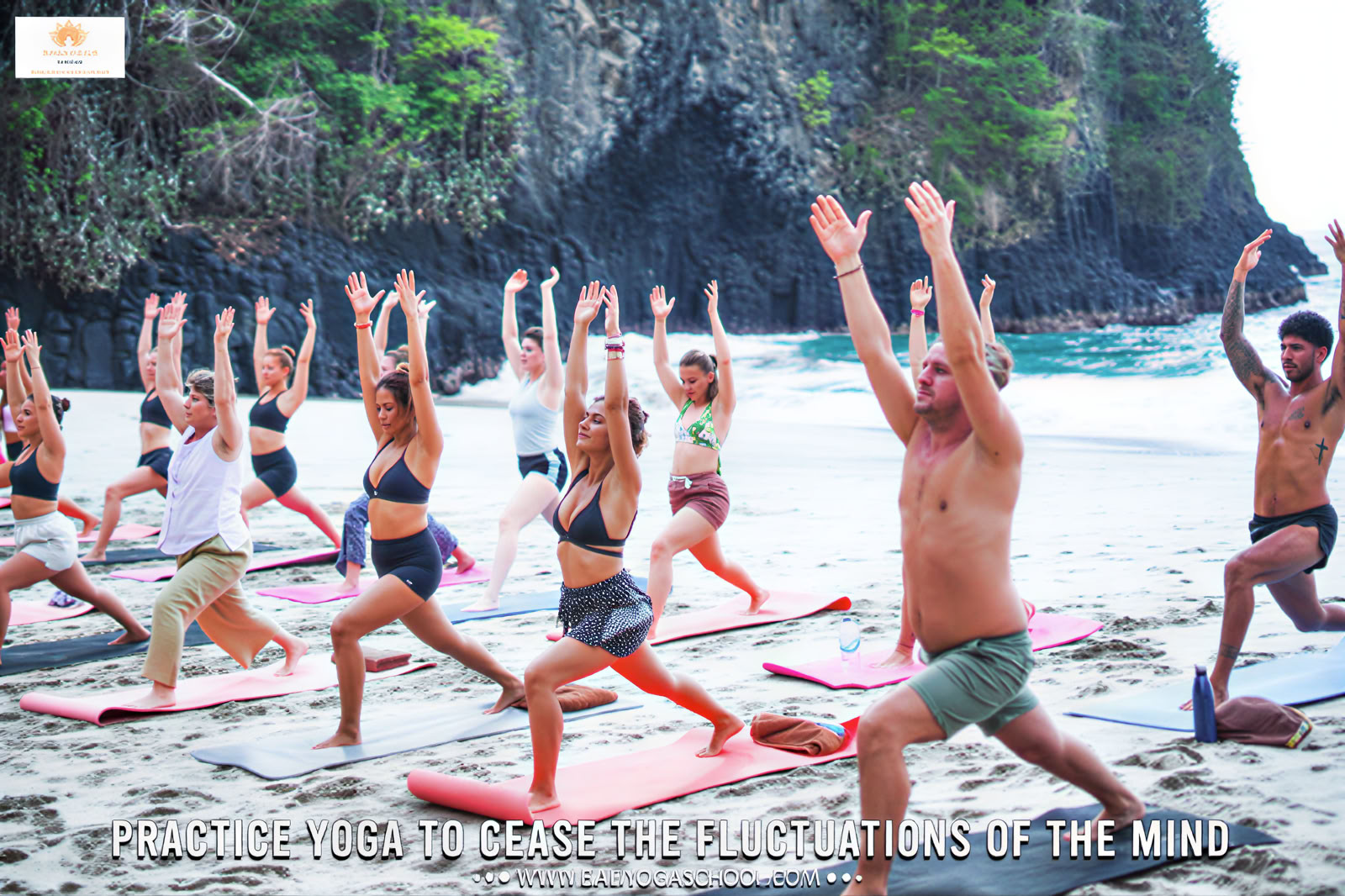 Formación de profesores de yoga de 300 horas en Varkala, Kerala, India