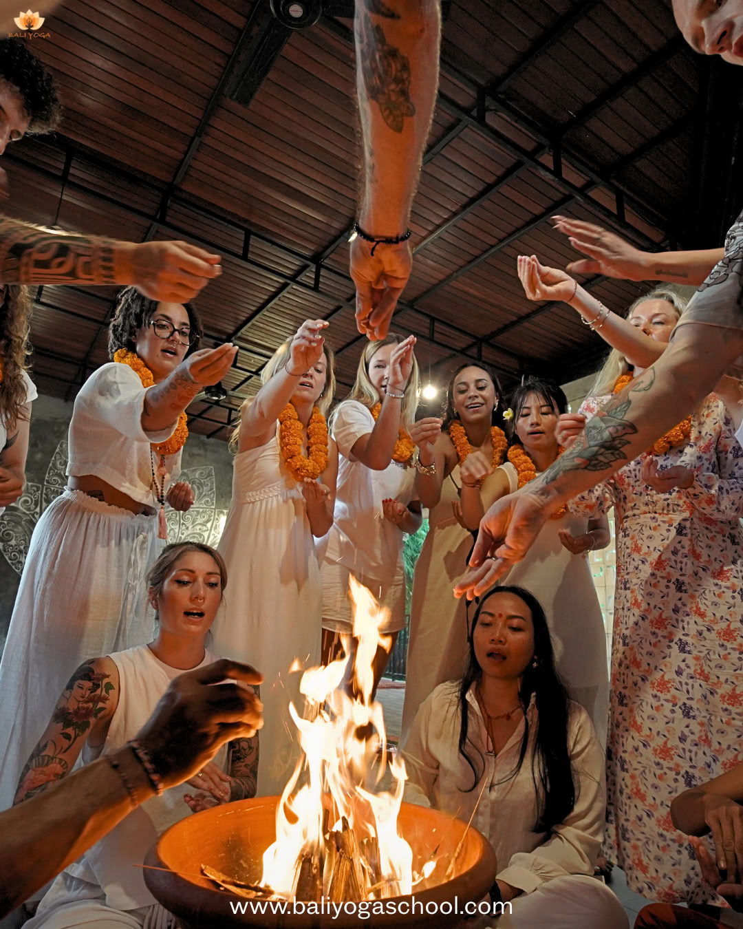 Formación de profesores de yoga de 500 horas en Uluwatu, Bali