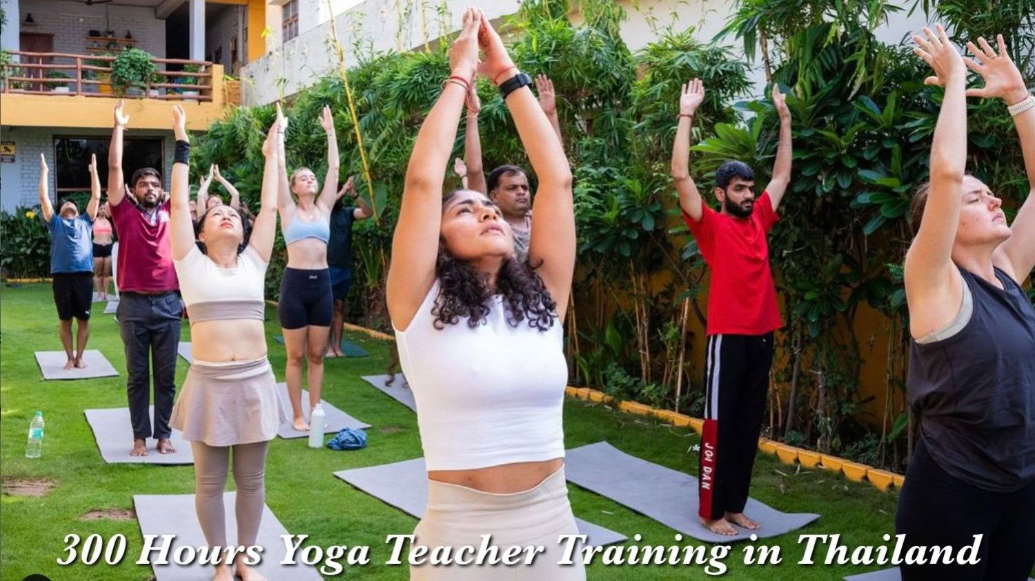 Formación de profesores de yoga de 300 horas en Tailandia