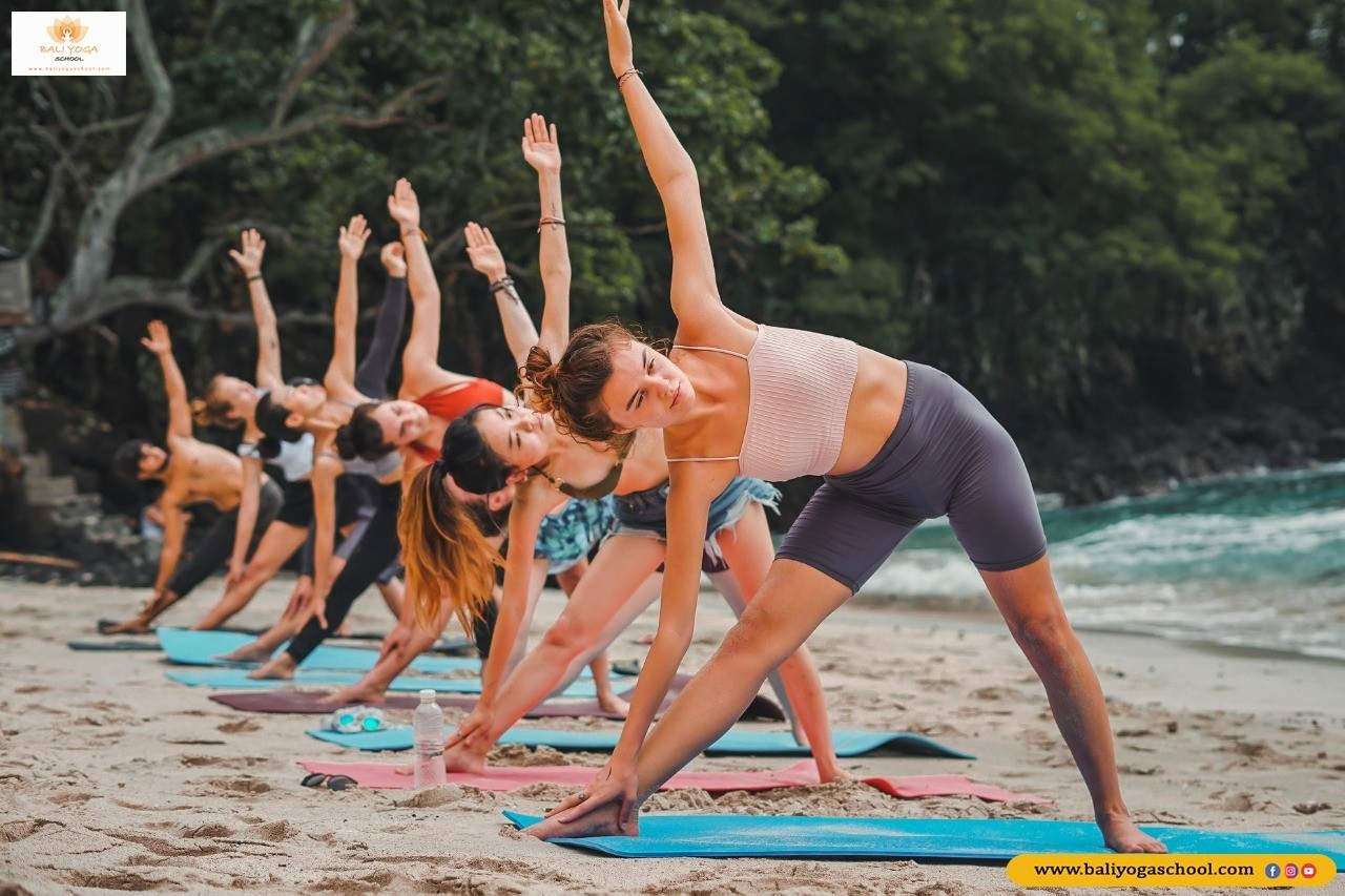Formación de profesores de yoga de 300 horas en Tailandia