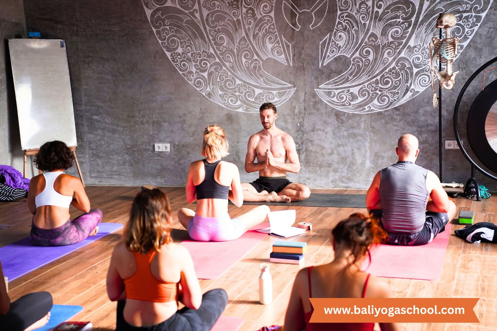 Formación de profesores de yoga de 300 horas en Tailandia