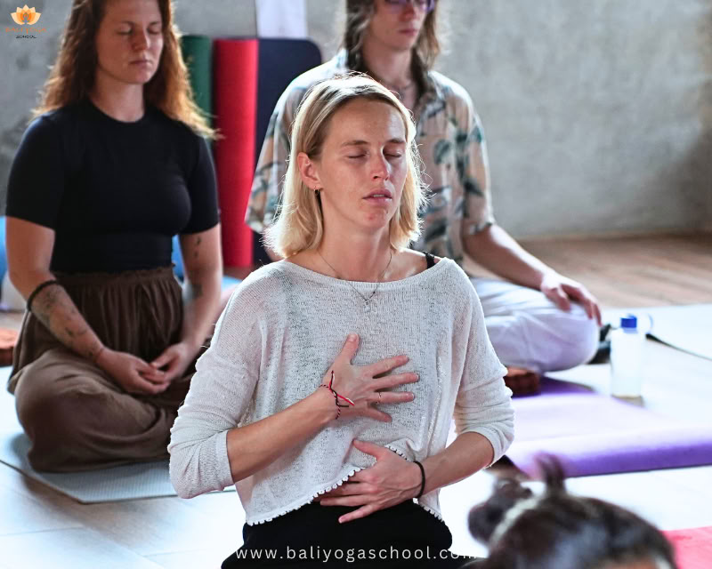 Formación de profesores de yoga de 100 horas en Uluwatu, Bali