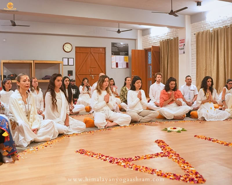 Formación de profesores de yoga de 100 horas en Rishikesh, India