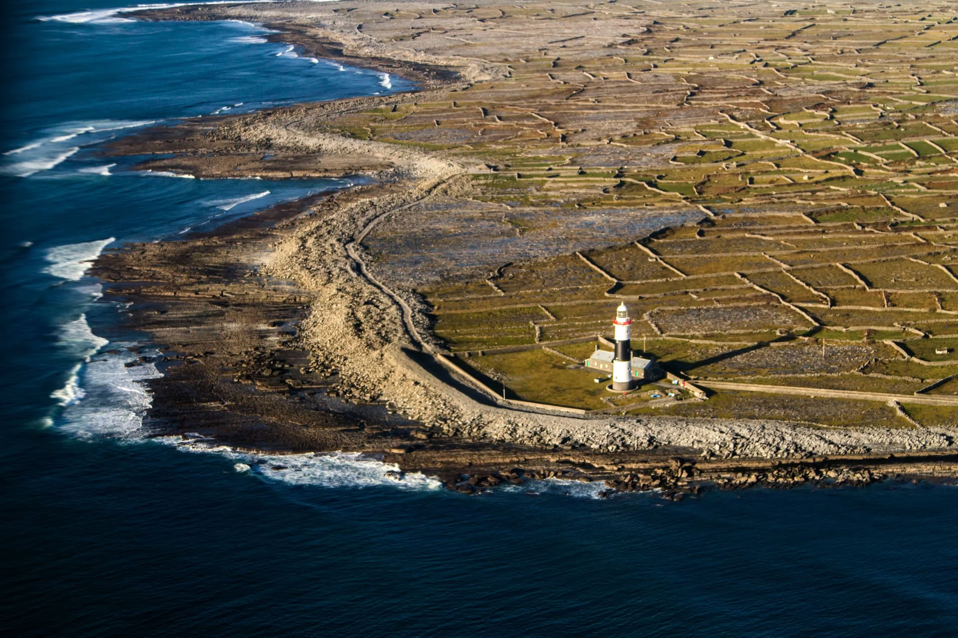 Retiro de bienestar y tejido en la isla
