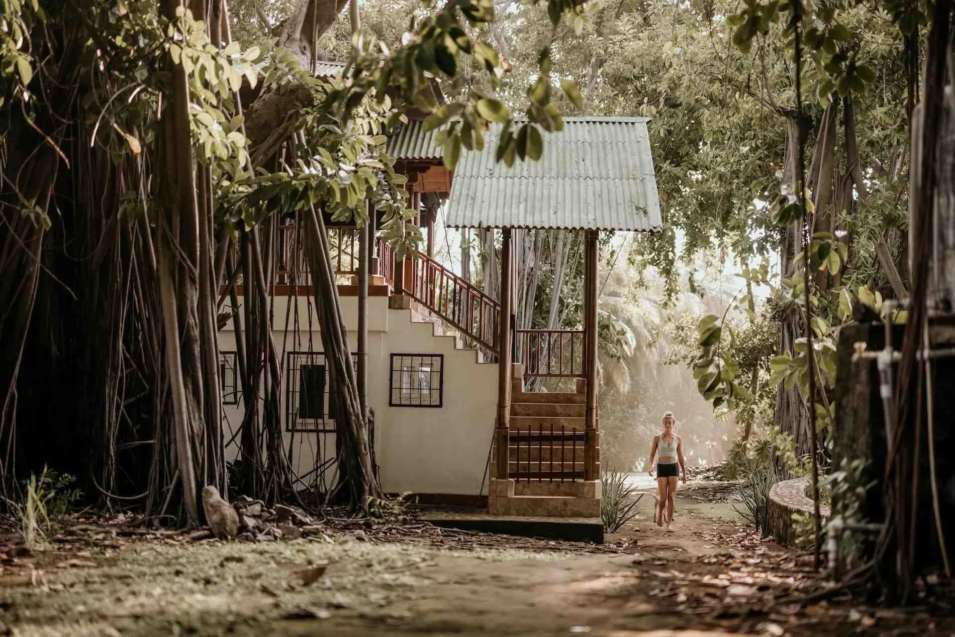 Retiro de Acro Yoga y Surf | Amaru Nicaragua