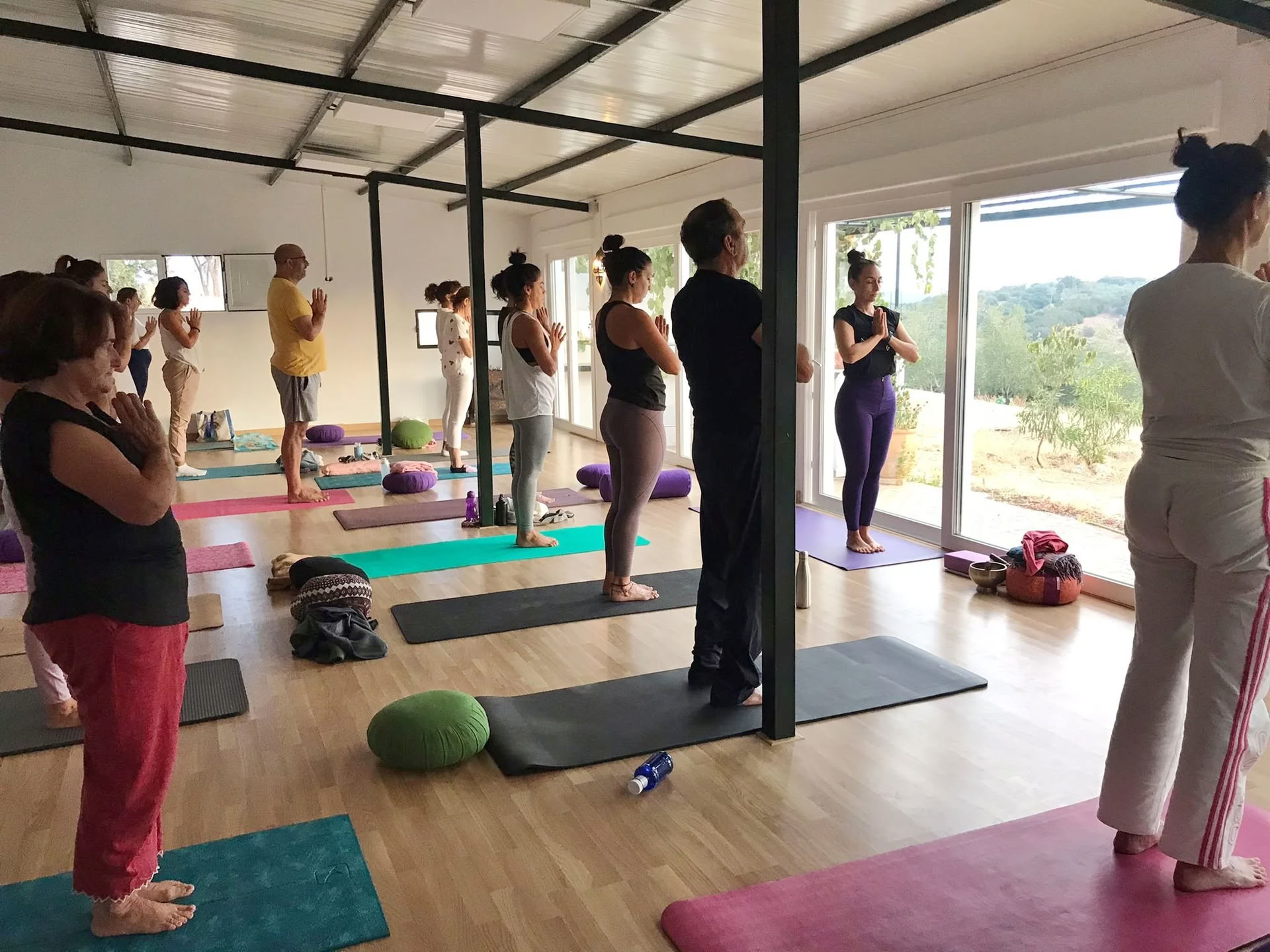 Retiro de yoga español con alma — Cortijo El Cachete