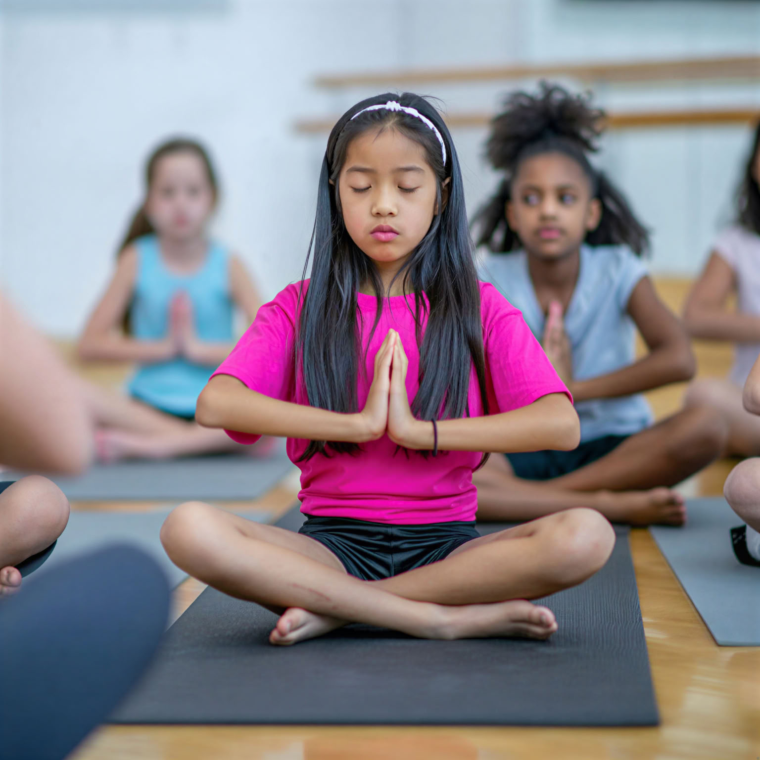 Clase para niños resilientes - yoga para niños y terapia de juego
