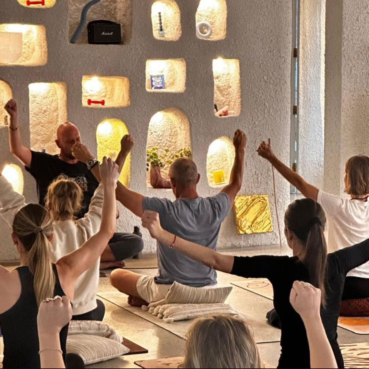 Respiración consciente en el Himalaya en Om House Bondi con respiración consciente