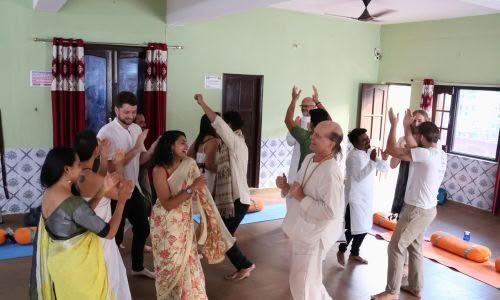 10 retiros de yoga en Rishikesh, India