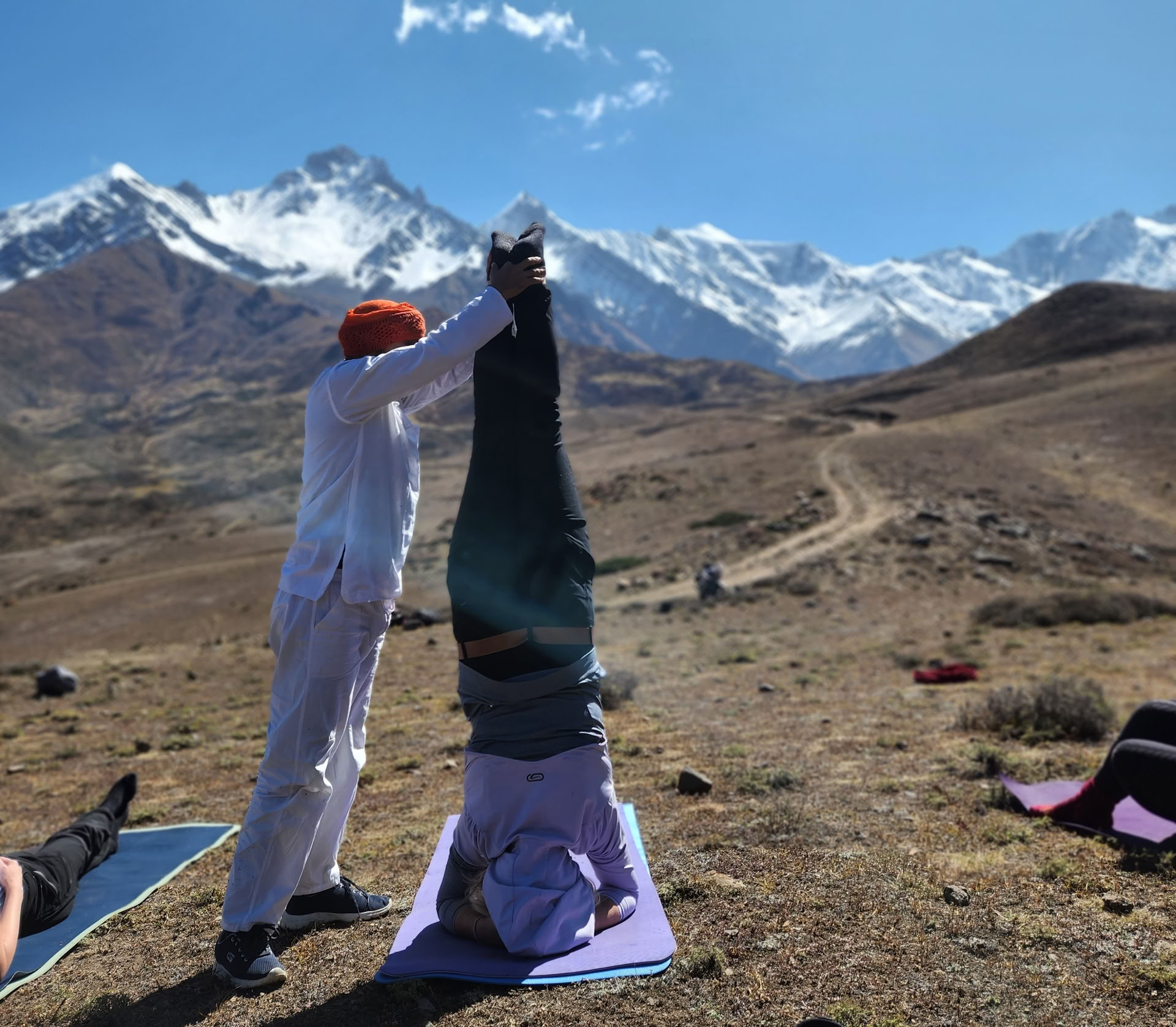 Yoga y caminata espiritual hacia la tierra sagrada de Mustang