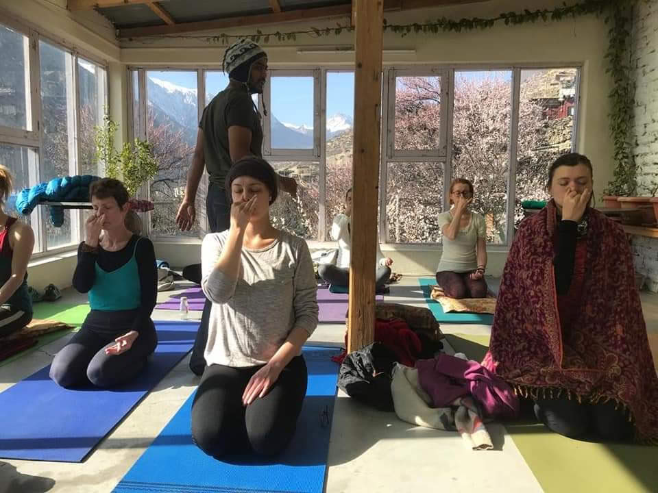 Yoga y caminata espiritual hacia la tierra sagrada de Mustang