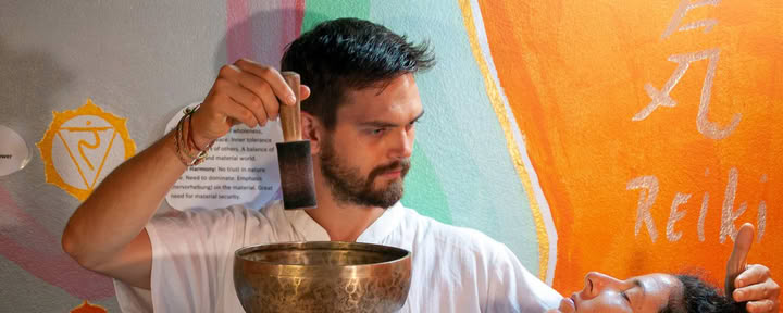 Meditación de sanación con cuencos tibetanos en Tailandia, Krabi