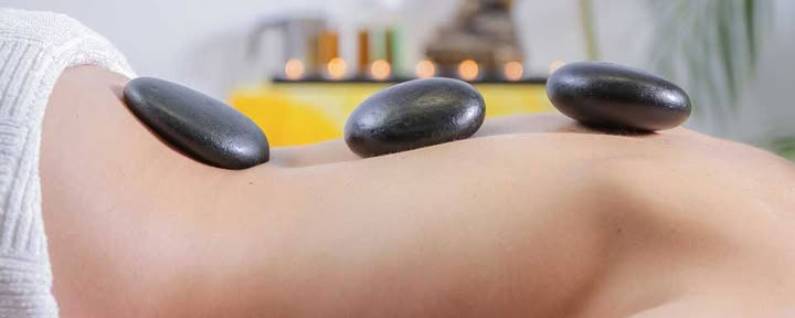 Masaje con piedras calientes