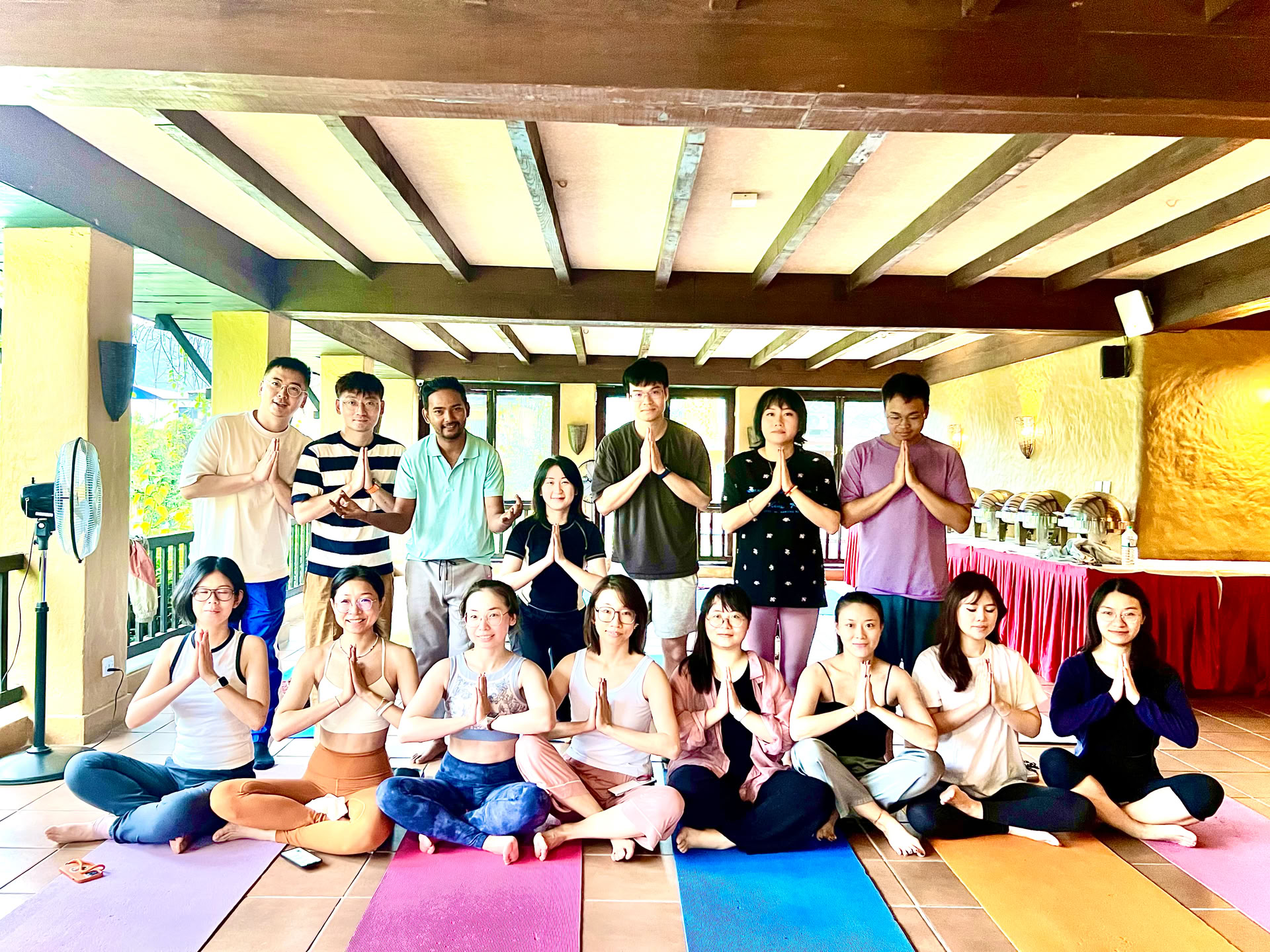 200 horas de formación de profesores de yoga