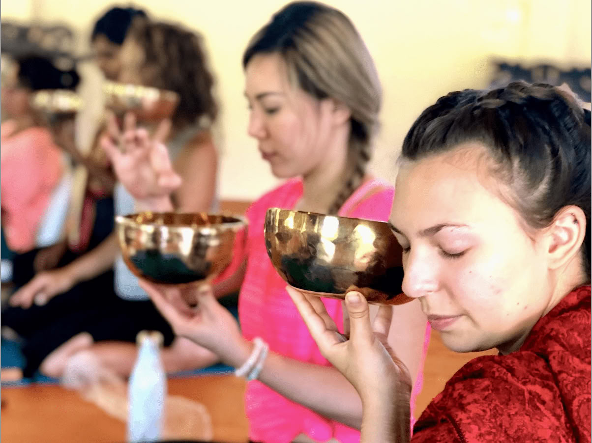 Formación de Profesores de Yoga Holística y Terapia de Sonido de 200 Horas